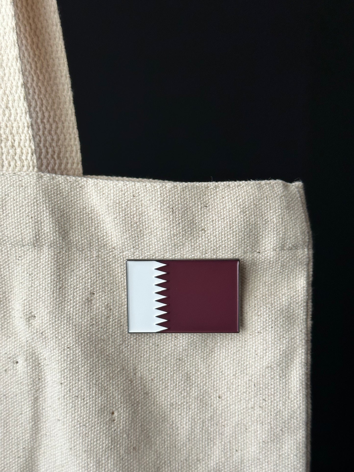 Qatar flag pin