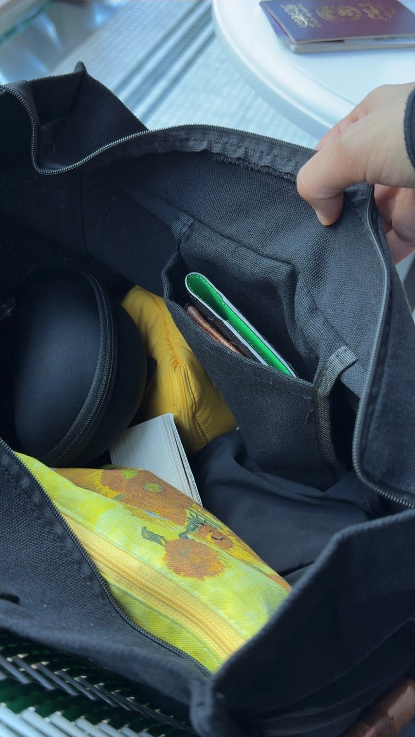 The only thing thats holding my shit together - large tote with zipper