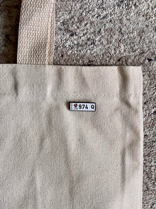 Qatar plate number pin
